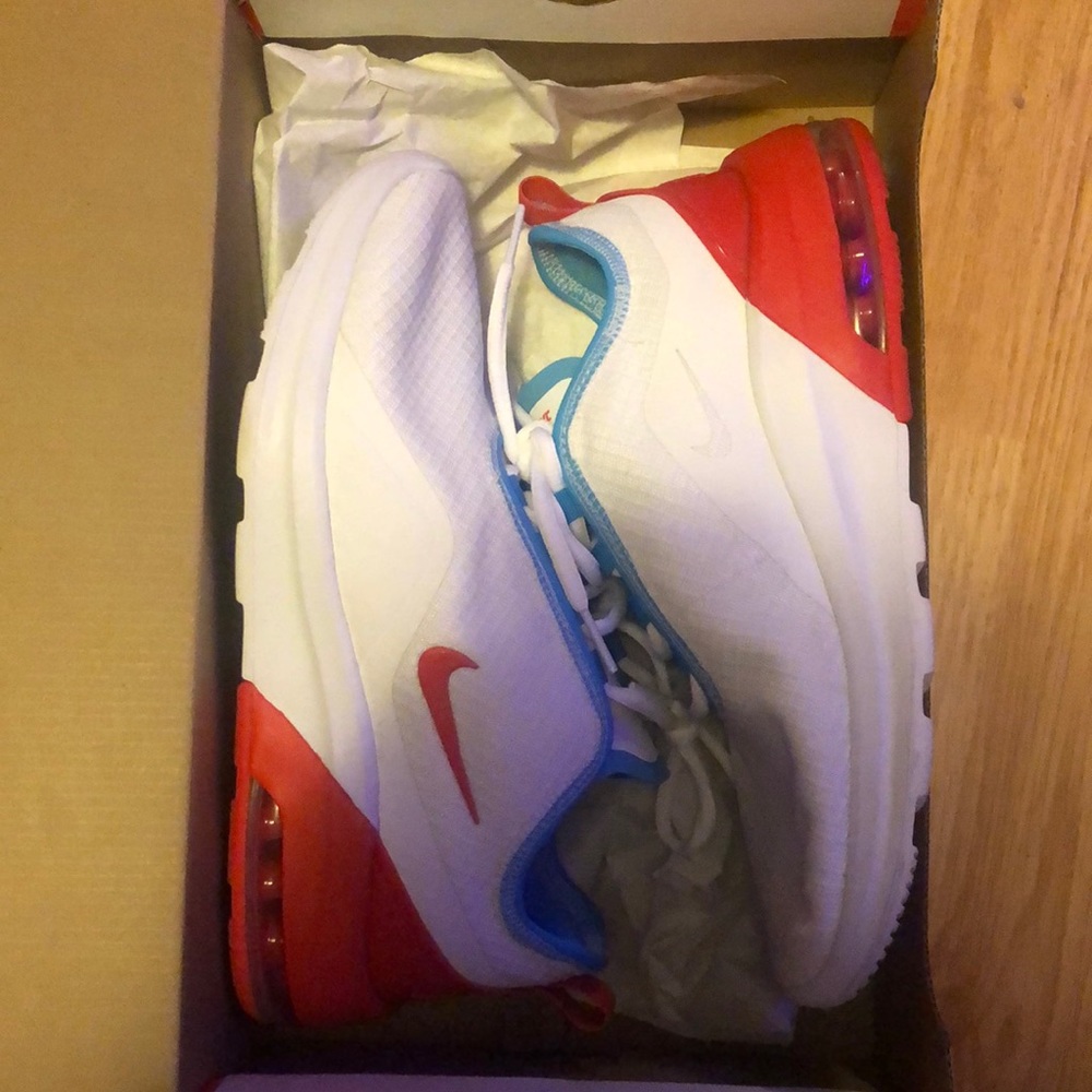 women’s nike air max motion 2